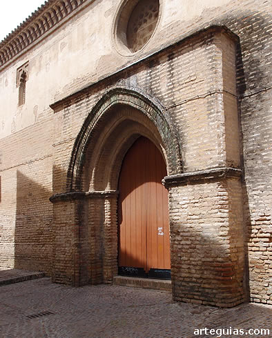 Iglesia de Santa Marina: muros de ladrillo