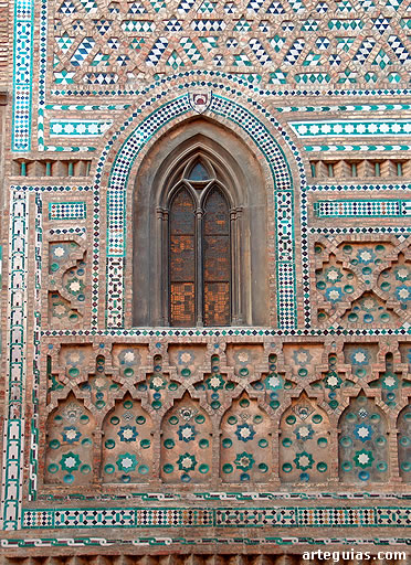 Ceramica vidriada en la Seo de Zaragoza