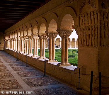 Arquer&iacute;as del claustro de Santo Domingo de Silos
