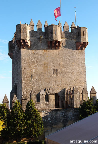 Torre del Homenaje del Castillo de Almod&oacute;var del R&iacute;o