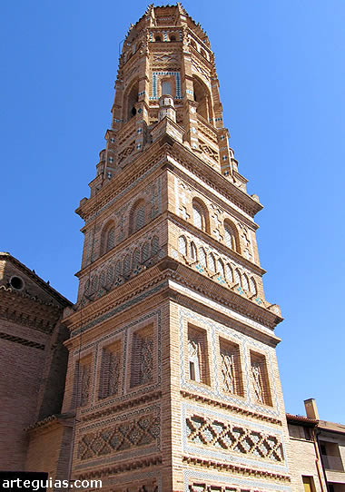 Torre mud&eacute;jar de Utebo, con cuerpo prism&aacute;tico y octogonal