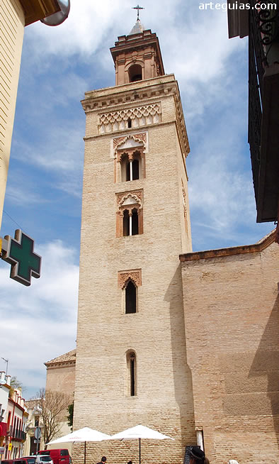 Imponente torre mud&eacute;jar de la iglesia de San Marcos, Sevilla