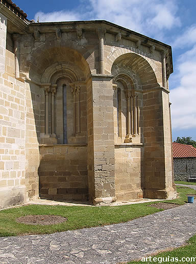 Monumental cabecera de la iglesia de Tuesta, joya de la comarca de los Valles Alaveses