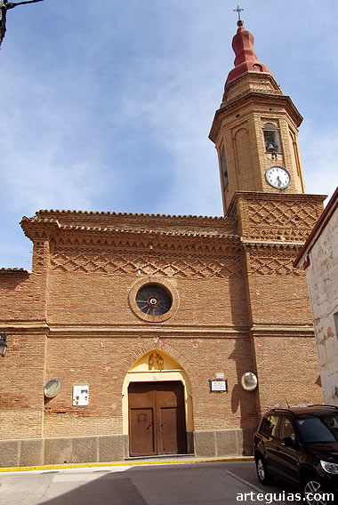 Vista general de la iglesia de Urrea de Jal&oacute;n