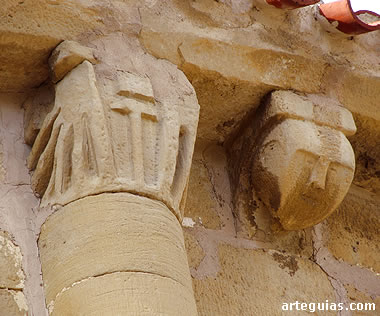 Escultura esquem&aacute;tica y misteriosa