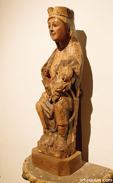 Talla de madera de la Virgen y el Ni&ntilde;o