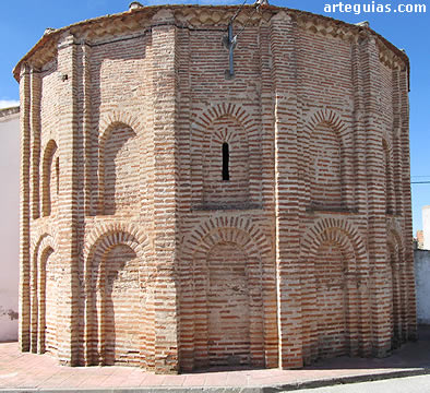 Pedrosillo de Alba: &aacute;bside mud&eacute;jar
