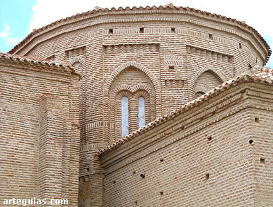 &Aacute;bside de la iglesia de La Peregrina de Sahag&uacute;n