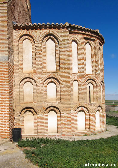 &Aacute;bside de la iglesia de Turra de Alba