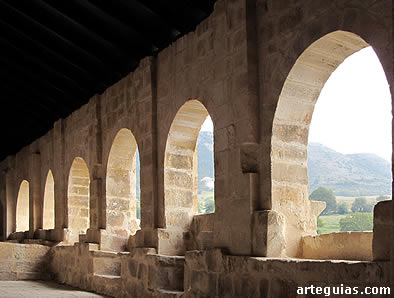 Arluzea: galer&iacute;a porticada