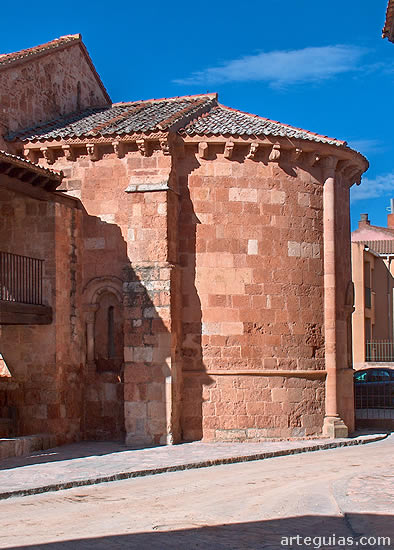 Cabecera de la iglesia sin culto de San Miguel de Ayll&oacute;n