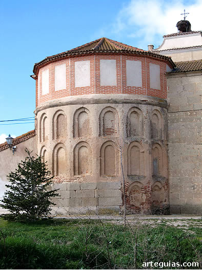 &Aacute;bside de la iglesia de Nava de Sotrobal, Salamanca