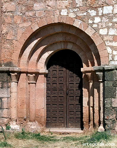 Puerta de la iglesia de Mazagatos