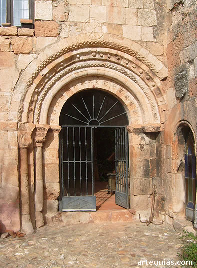 Puerta sur. San Juan de Ayll&oacute;n