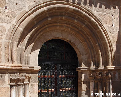 Puerta de la iglesia de Santa Eulalia de M&eacute;rida (Badajoz)