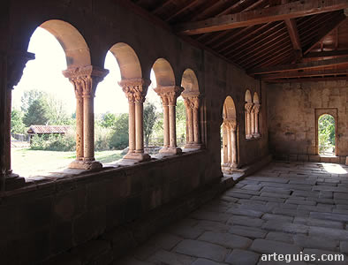 Rom&aacute;nico porticado espa&ntilde;ol: iglesia de Jaramillo de la Fuente