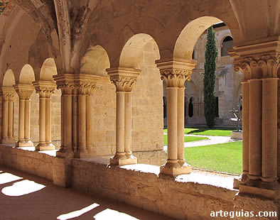 Rom&aacute;nico en Valladolid: claustro del Monasterio de Valbuena