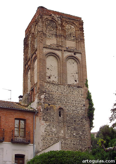Santa Marina de Cu&eacute;llar: torre campanario