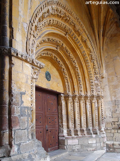 Iglesia de San Pedro de Trevi&ntilde;o: portada monumental