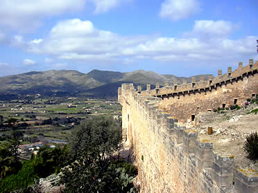 Murallas del castillo de Capdepera