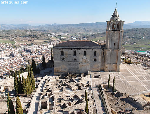 Iglesia Mayor Abacial desde la torre del homenaje del alc&aacute;zar