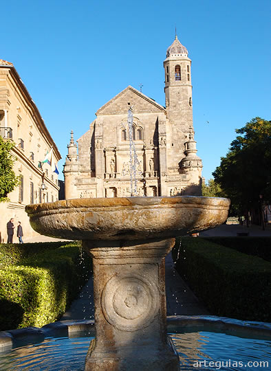 Plaza de V&aacute;zquez de Molina y la Sacra Capilla del Salvador, coraz&oacute;n de la &Uacute;beda renacentista