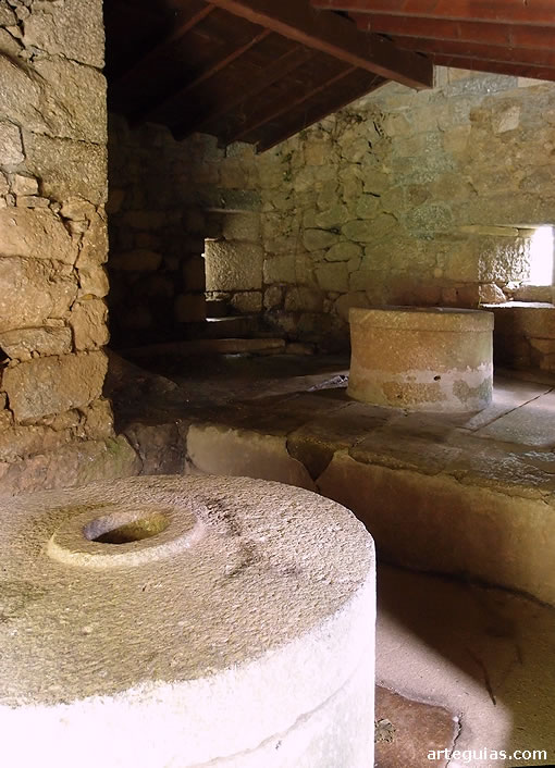 Molinos movidos por el río Tambre