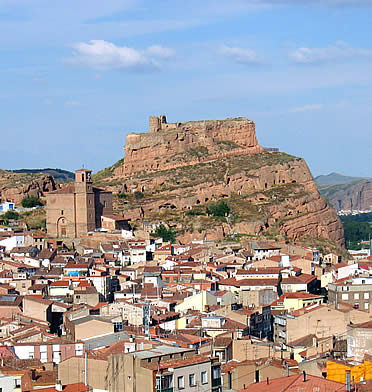 Vista del casco antiguo de Arnedo con su castillo dominando la ciudad