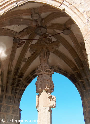 P&oacute;rtico y crucero g&oacute;tico de la Ermita de la Concepci&oacute;n de Enciso, La Rioja
