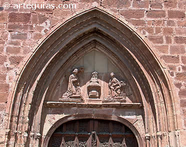 Portada g&oacute;tica de la iglesia de Santa Mar&iacute;a la Mayor de Ezcaray