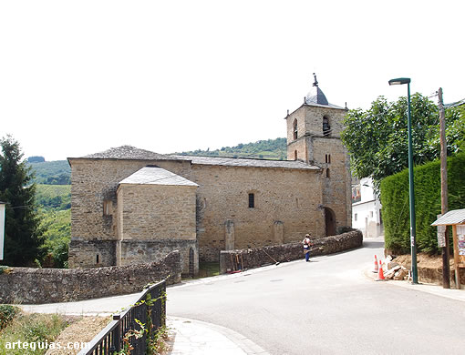 Iglesia de San Esteban de Corull&oacute;n, Le&oacute;n desde el norte