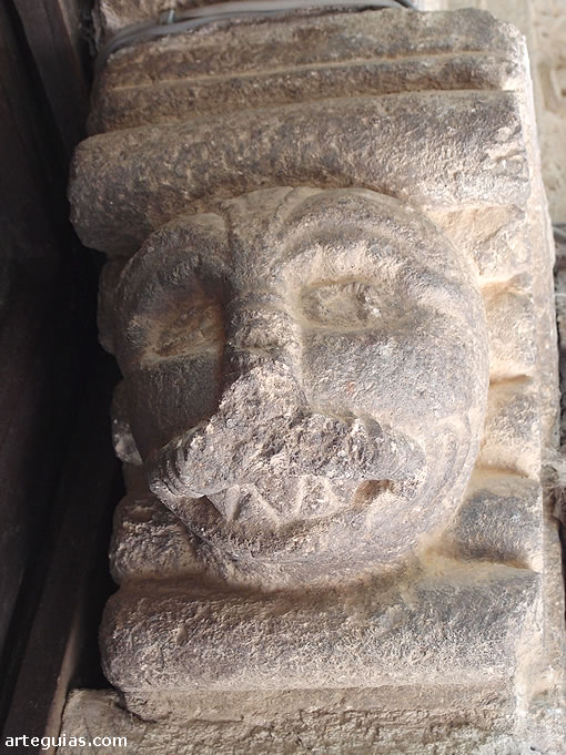 Mocheta con rostro de le&oacute;n