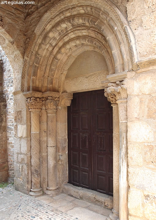 Puerta de San Esteban de Corull&oacute;n, Le&oacute;n