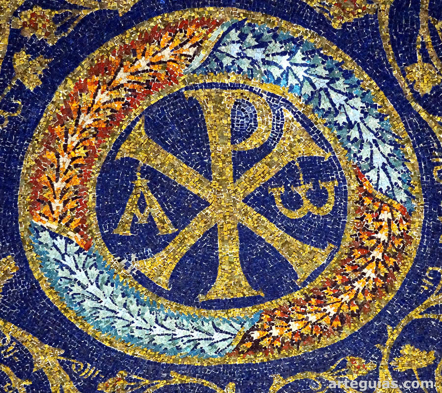 Precioso mosaico con un crism&oacute;n. Mausoleo de Gala Placidia en R&aacute;vena, Italia