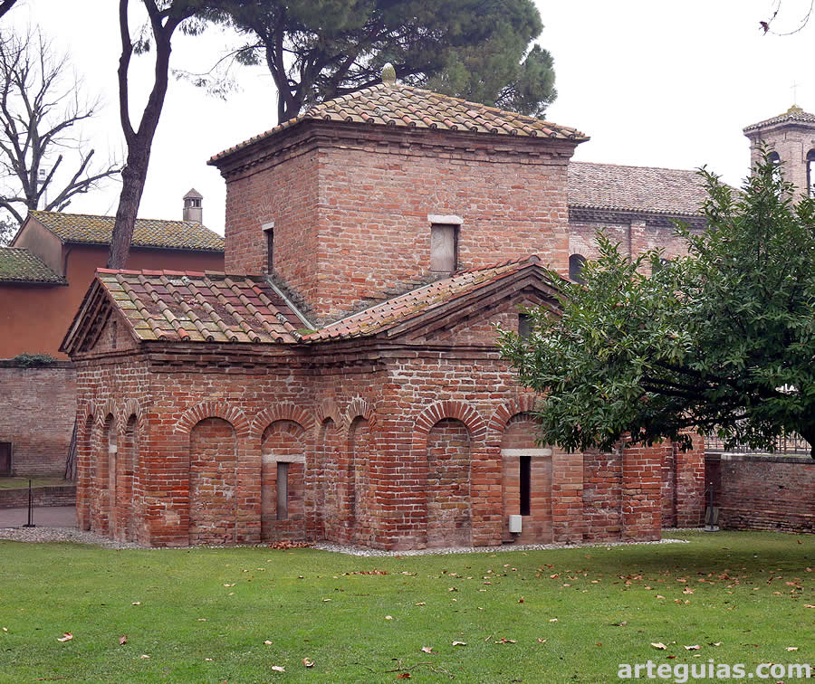 Exterior del Mausoleo de Gala Placidia de R&aacute;vena