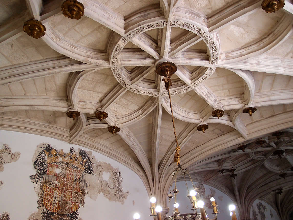 Antigua sacristía con sus bóvedas y pinturas