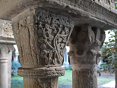 Capitel reaprovechado