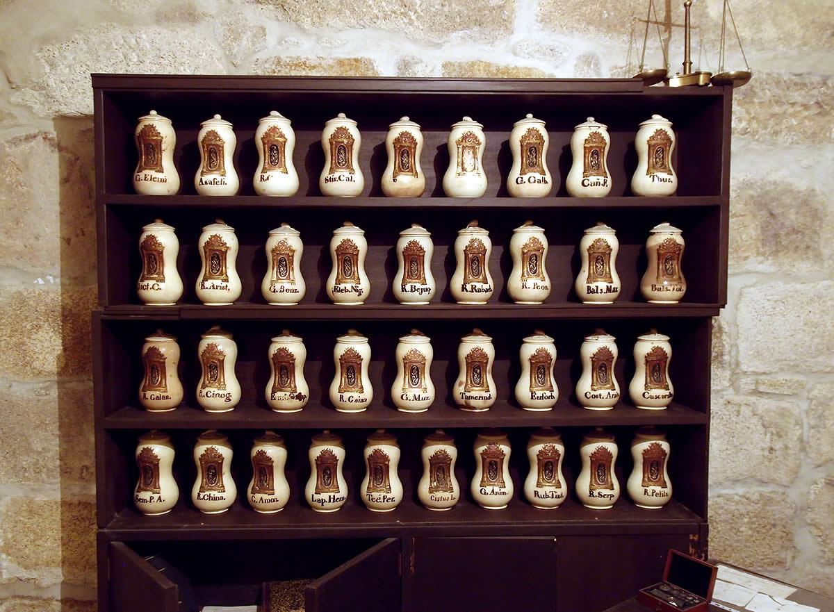 Tarros de la botica monástica