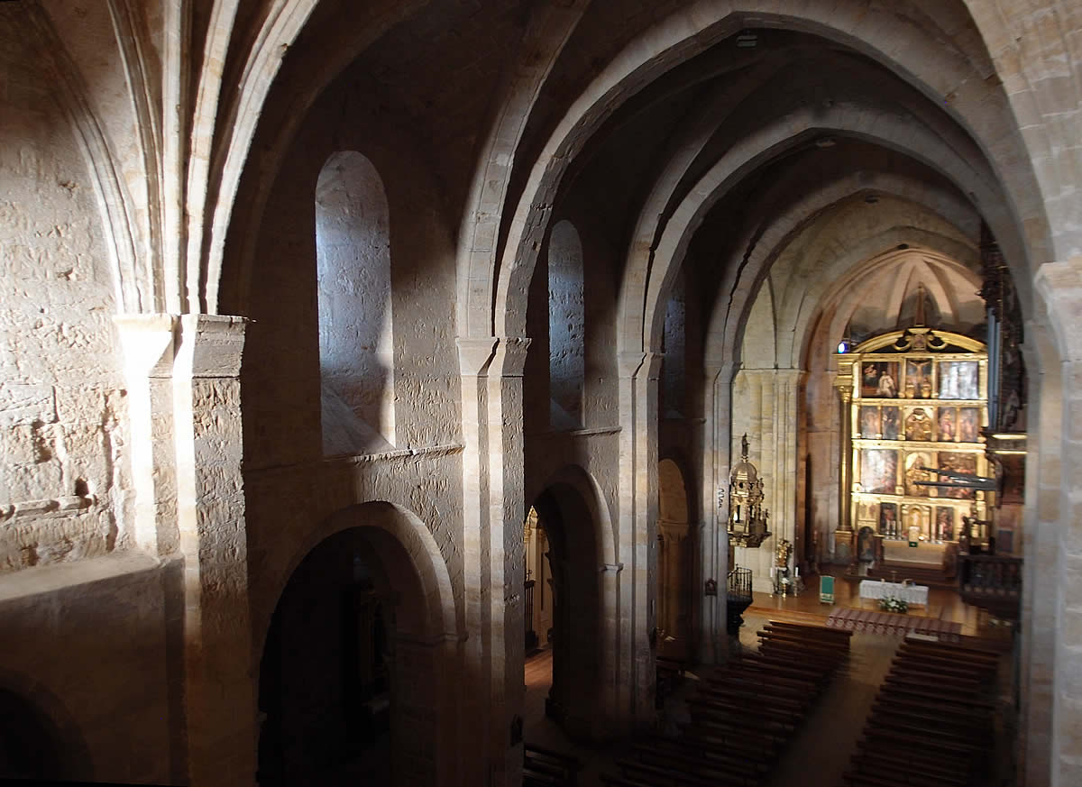 B&oacute;vedas de la nave central de la iglesia del Monasterio de Fitero