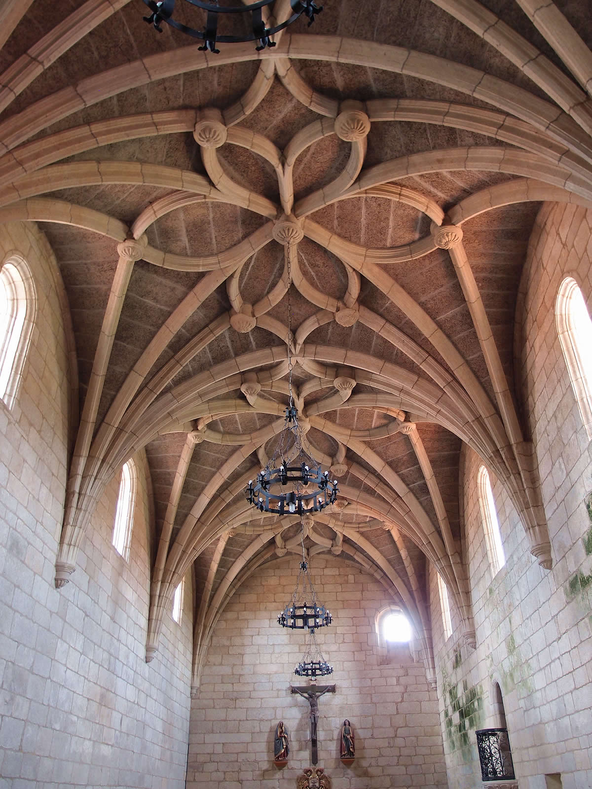 Espectaculares bóvedas estrelladas que cubren el refectorio del monasterio