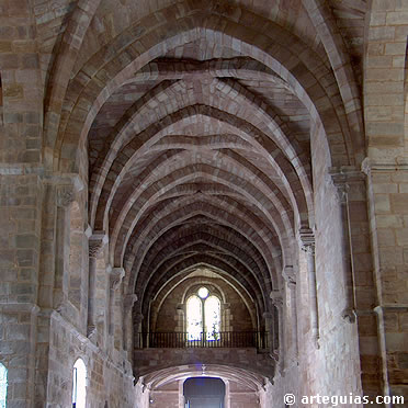 Bujedo de Juarros: interior de la neve de la iglesia