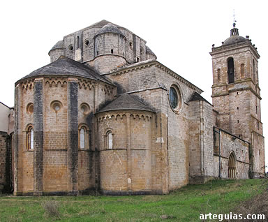 Cabecera de la iglesia del Monasterio de Irache, Navarra, desde el noreste