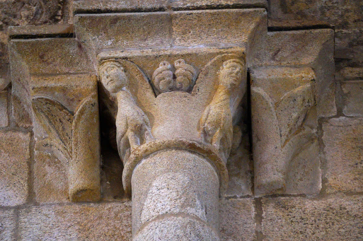Capitel figurativo de arpías