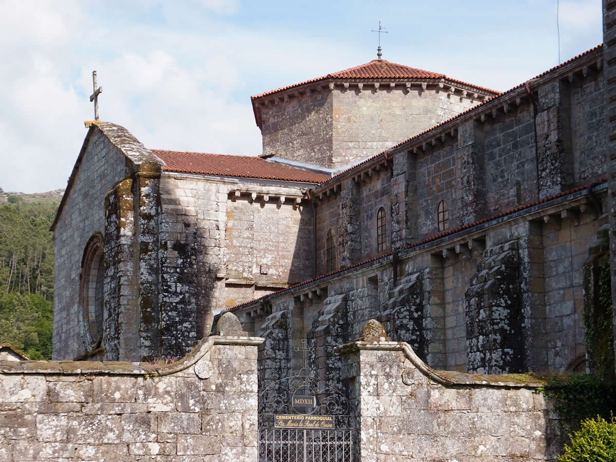 Brazo norte y cimborrio de la iglesia del monasterio cisterciense de Oseira
