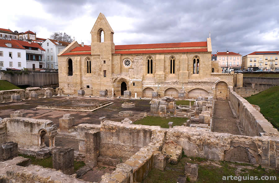 Iglesia y claustro del Monasterio de Santa Clara a Velha de Coímbra