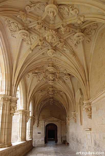 Una de las pandas del claustro de San Zoilo