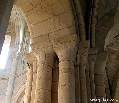 Estructura columnaria del interior de la iglesia