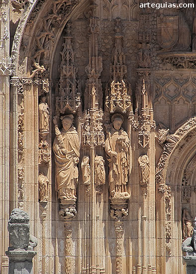 Convento de San Pablo: detalle de la puerta de la iglesia