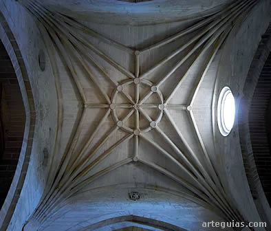 B&oacute;veda de crucer&iacute;a estrellada del cimborrio