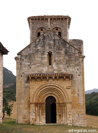 Fachada de la iglesia de San Pedro de Tejada